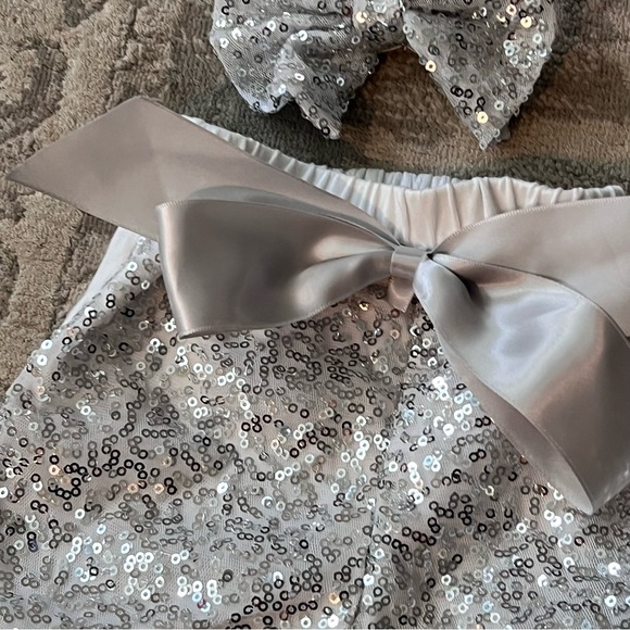 Girls boutique sparkle silver and white shorts with bow nwt size 2T - Picture 2 of 6